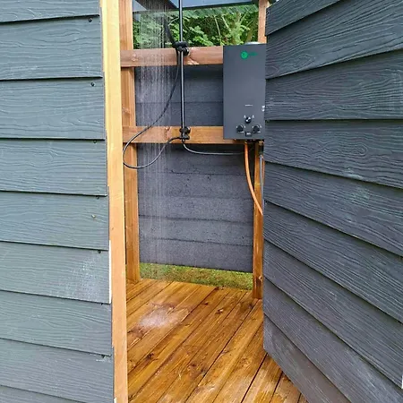 Dom wakacyjny At Forest Edge With Hot Tub Near *